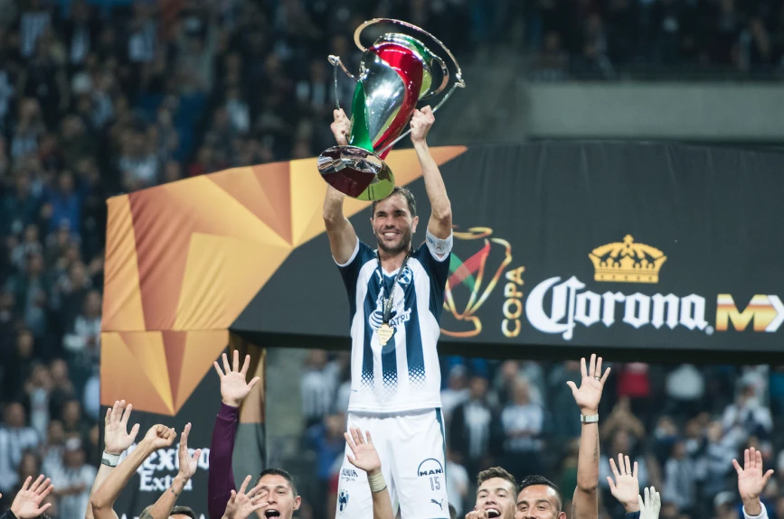 El ‘Chema’ Basanta es uno de los máximos emblemas de Monterrey y sigue en activo pese a que todavía no encuentra equipo después que le dijera adiós a Rayados en el pasado verano.