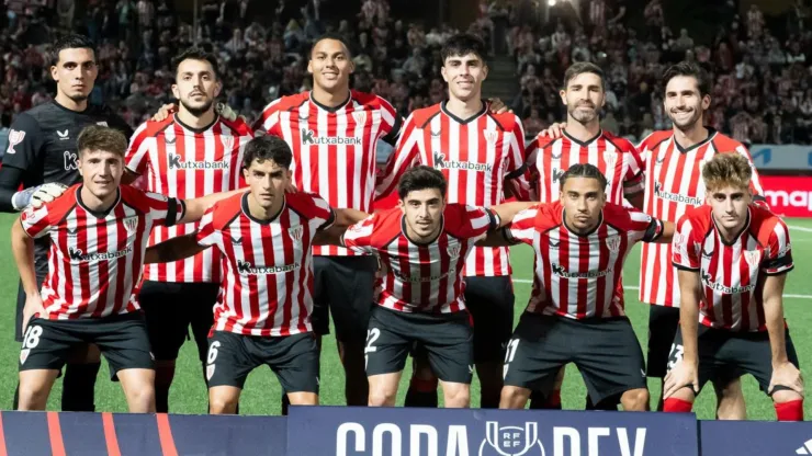 Álex Padilla regresa a la titularidad en Europa