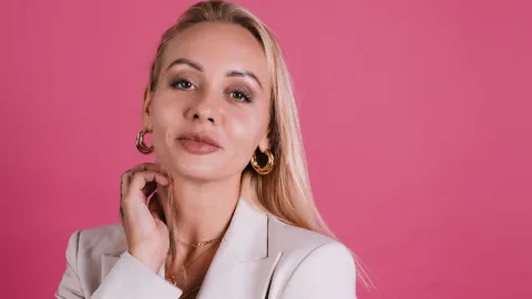 cómo usar aretes