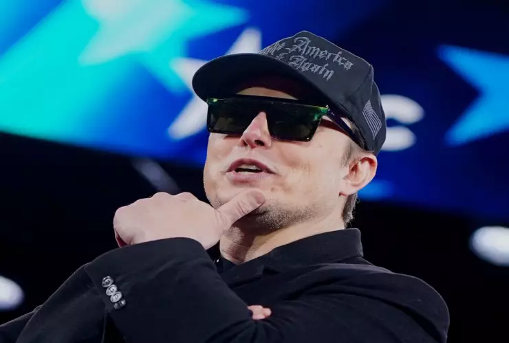 La Estación Espacial Internacional (EEI), un símbolo de colaboración internacional, frente a la visión de Elon Musk de colonizar Marte.