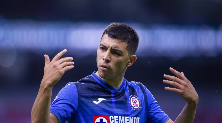 Erik Lira, mediocampista de Cruz Azul