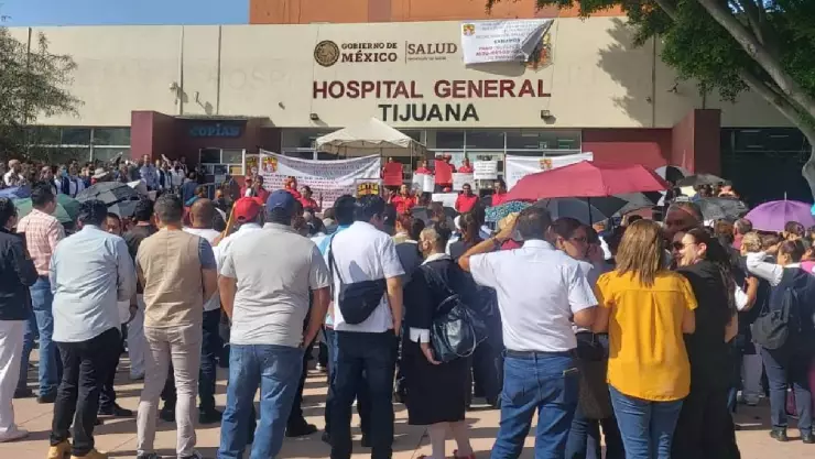 Trabajadores hacen paro laboral en Hospital General de Tijuana