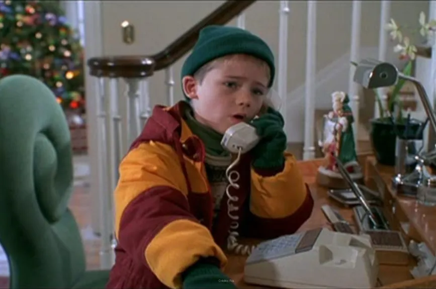 Escena de la película ‘El Regalo Prometido’ (Jingle All The Way) por Azteca 7.