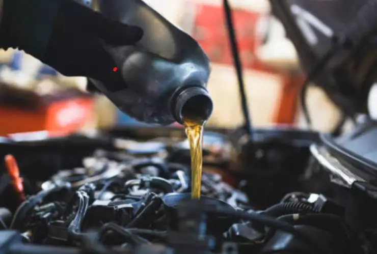 Así AFECTA el clima frío al aceite del motor de los autos; esto debes hacer