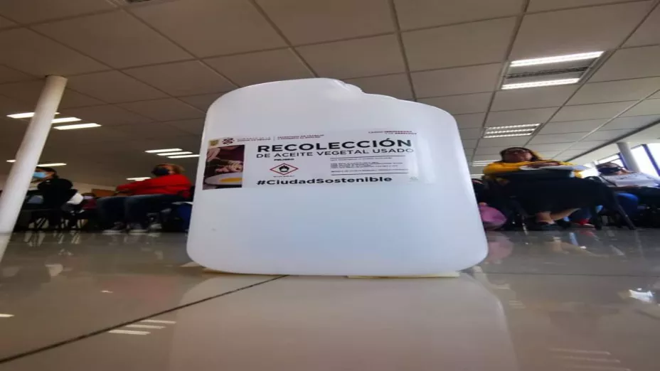Promueve Sedema separación y reciclaje de aceite usado .jpg