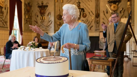 La reina Isabel II celebra sus 70 años en el trono británico