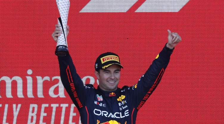 Checo Pérez en el podio del Gran premio de Azerbaiyán