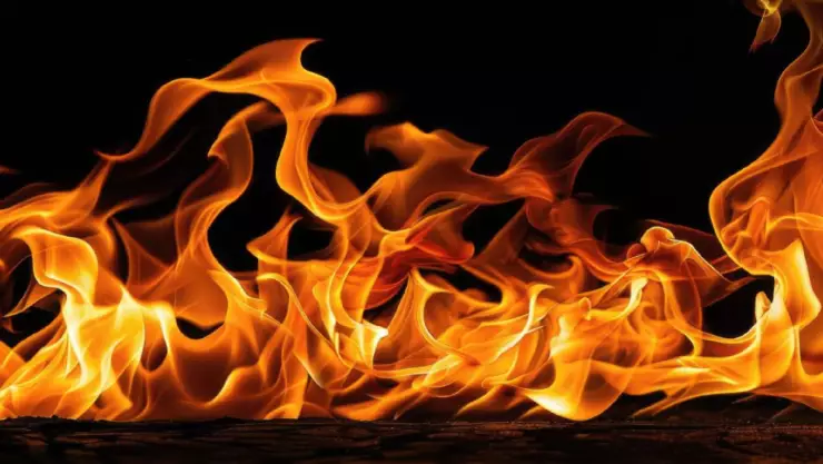 Hombre se incendia al fumar mientras transportaba gasolina