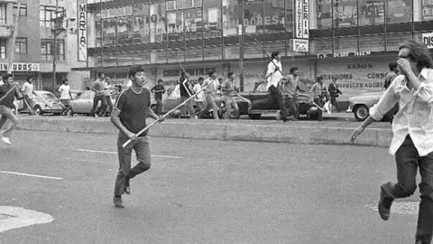 AMLO pide perdón a familiares de víctimas del Halconazo