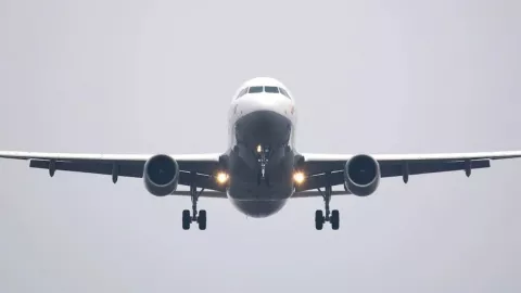 Alertan posibles retrasos en vuelos por mal clima en AIFA, AICM y Toluca