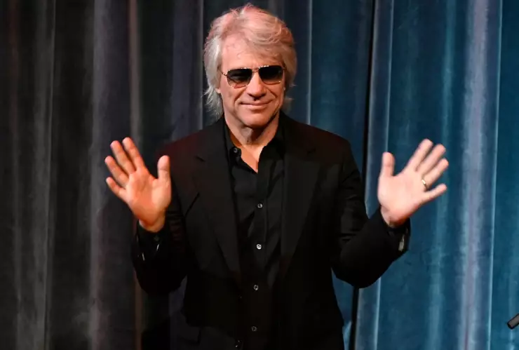 Bon Jovi salva a una mujer que quería aventarse de un puente para terminar con su vida