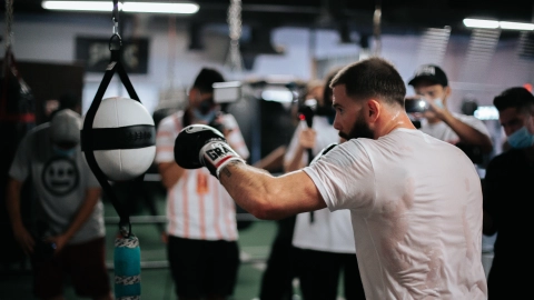Caleb Plant entrenamiento pelea Canelo Álvarez