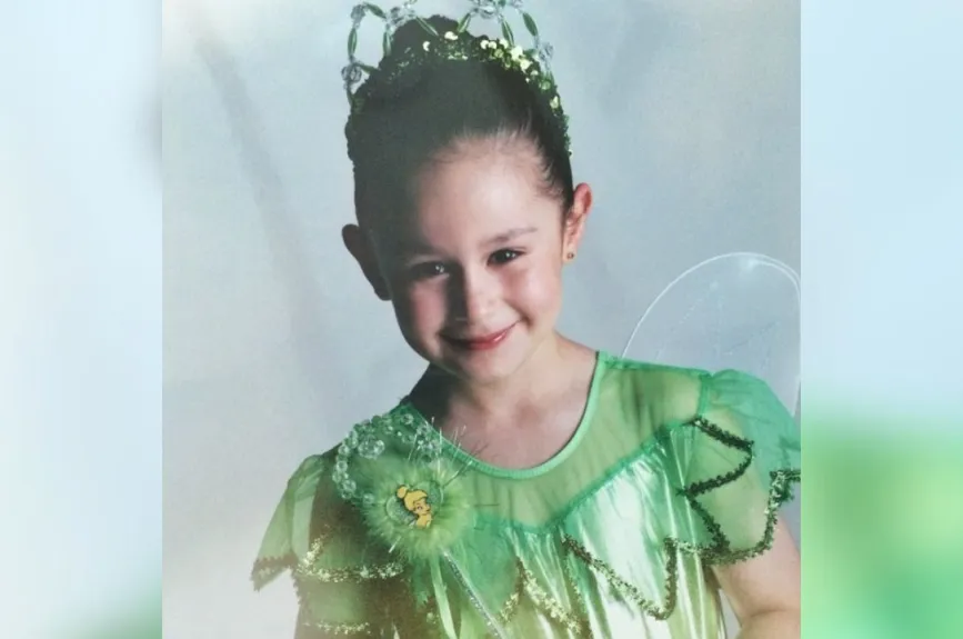 Viviann Baeza nació el 9 de abril de 1999, en Querétaro, y desde muy pequeña mostró interés por la música.