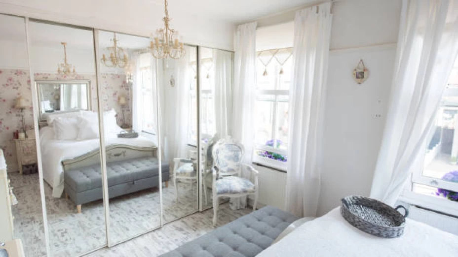 Espejo en habitación