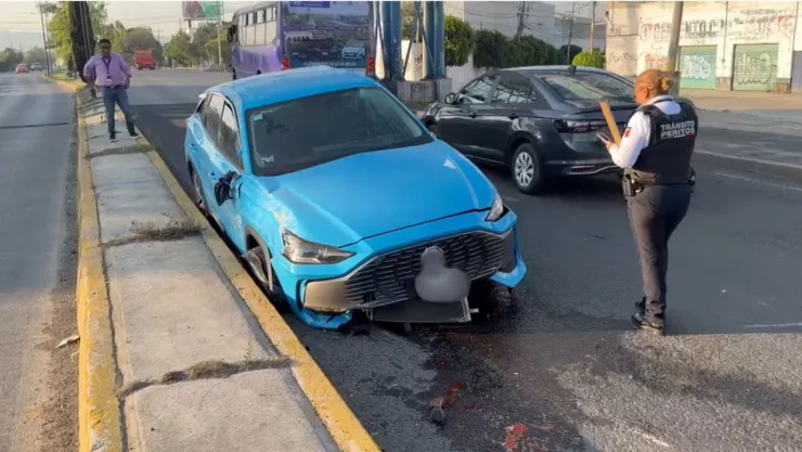 VIDEO: Conductor sufrió accidente en el puente de Joaquín Colombres, Puebla hoy; terminó en sentido contrario y huyó