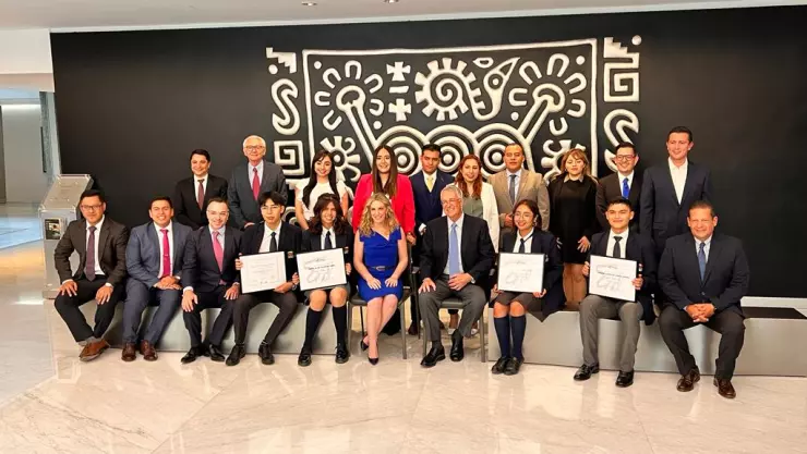 ricardo-salinas-pliego-otorga-becas-a-alumnos-de-excelencia