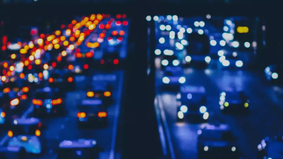 tráfico vehicular en la entrada de los heroes