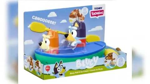 Bluey y Bingo en canoa
