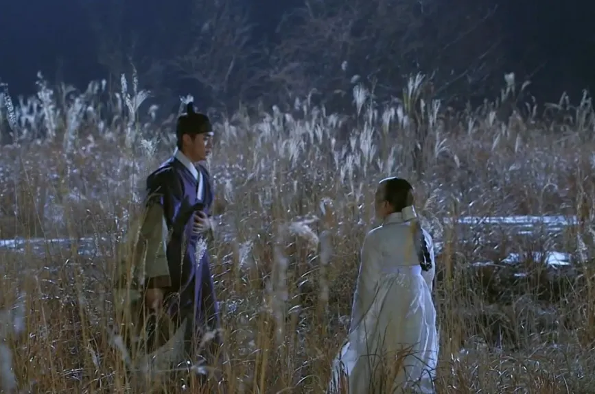 Min Joon recuerda cómo se escapó en siglos pasados mientras escapa del agente que investiga la muerte de Yoo-ra.