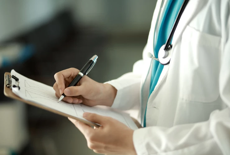 Frases para celebrar el Día del Médico