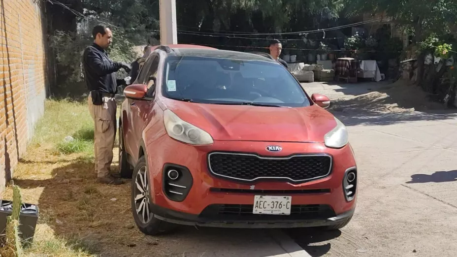 Encuentran camioneta donde viajaban presuntos delincuentes