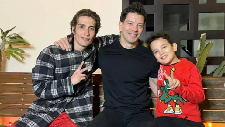 yahir celebra la navidad con su hijo tristan