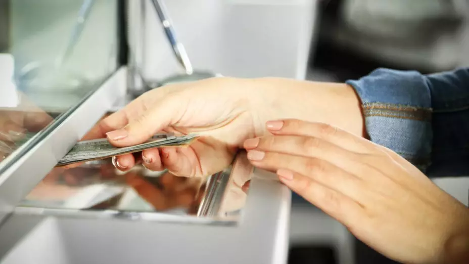 ¿Trabajan los bancos en Semana Santa Esto debes saber