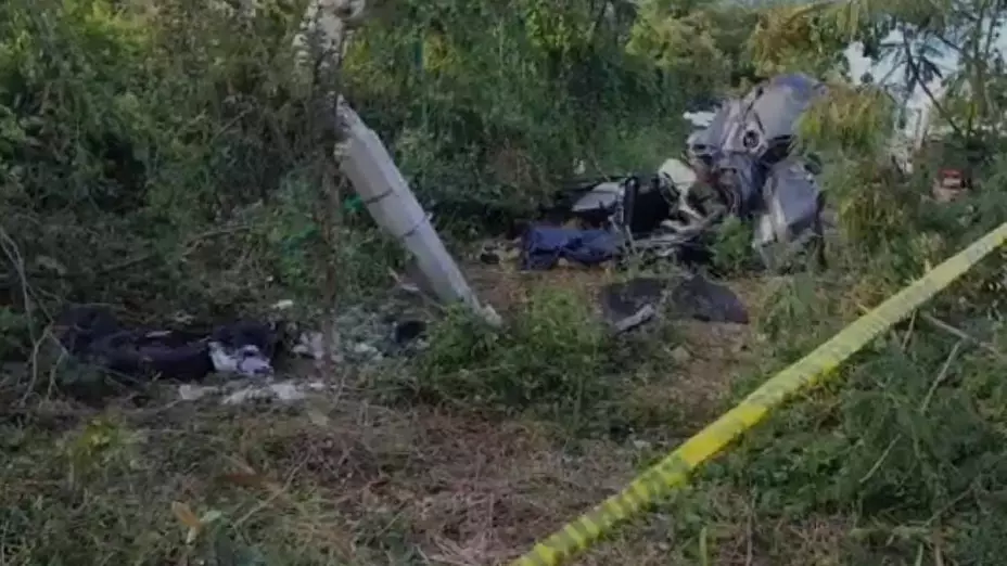 Terrible accidente vehicular en Puerto Aventura, causa destrozos