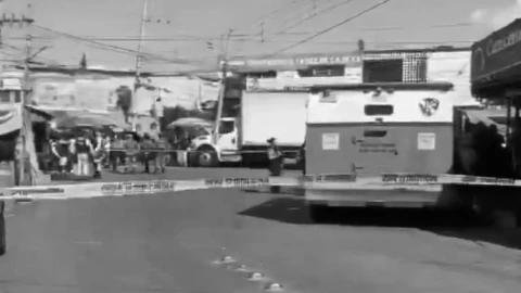 Jalisco: Asaltan camioneta de valores y dejan el botín tirado; mujer de 65 años resulta herida por bala