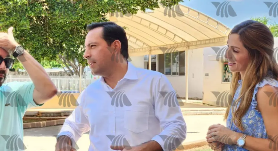 El gobernador con licencia, Mauricio Vila, llegó a la casilla para ejercer su voto en las Elecciones 2024 en Yucatán