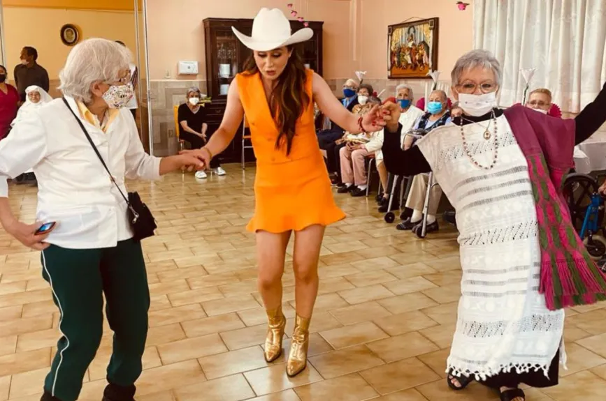 Con regalos, pastel, música en vivo y la mejor actitud, celebramos a varias mamás de México con motivo del 10 de mayo. Esta es la magia de la campaña “Amor a Mamá"