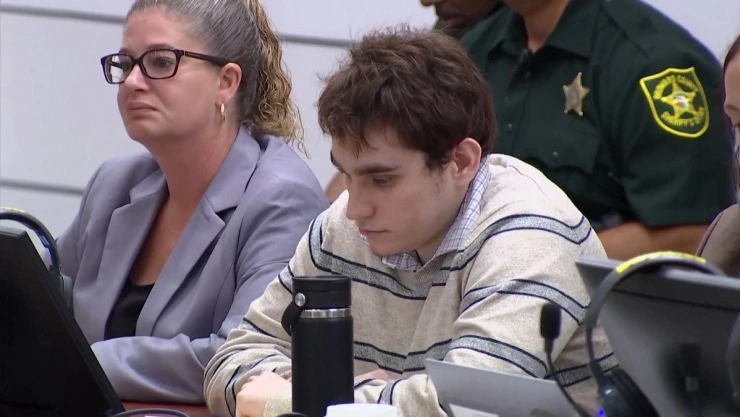 Los miembros del jurado se preparan para deliberar sobre la sentencia del tirador de Parkland, Nikolas Cruz.