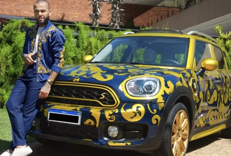 dani alves vende su coche