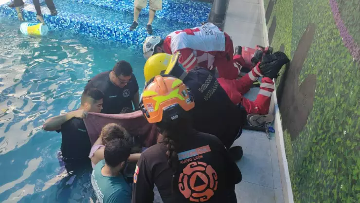 ¡De terro! Niña de 4 años queda atrapada tubería de alberca en Guadalupe