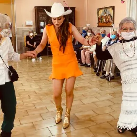 Con regalos, pastel, música en vivo y la mejor actitud, celebramos a varias mamás de México con motivo del 10 de mayo. Esta es la magia de la campaña “Amor a Mamá"