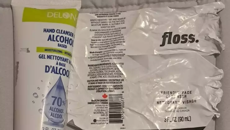 Marca de maquillaje es exhibida en redes por enviar gel antibacterial reetiquetado 