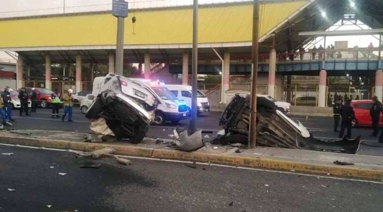 auto en dos poste GAM
