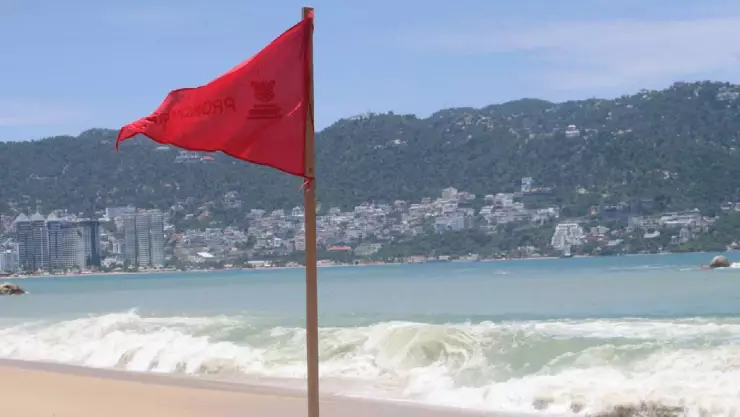 Mar de fondo en Acapulco.jpg