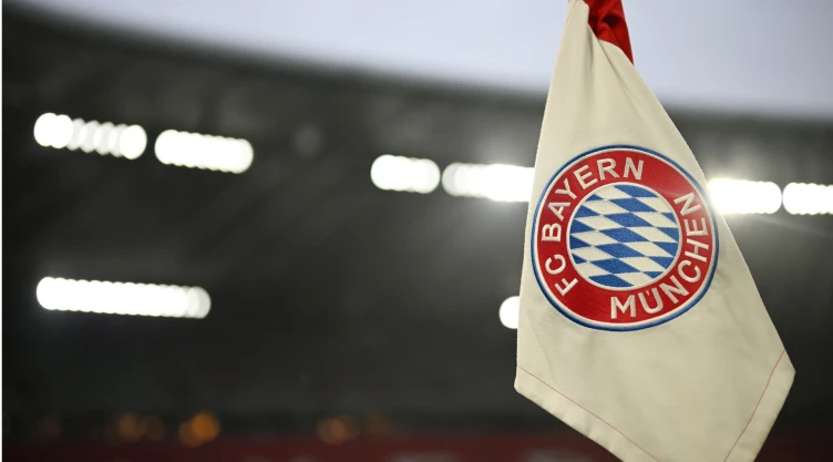 Vincent Kompany, entrenador del Bayern Múnich, es hospitalizado tras colapsar en pleno entrenamiento