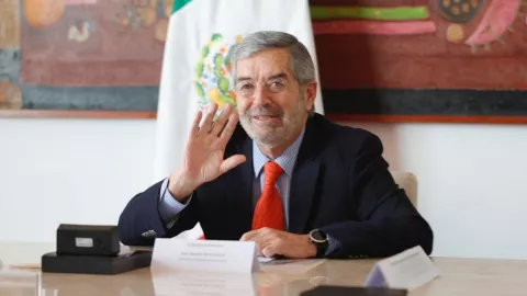 Juan Ramón de la Fuente se reune con cónsules