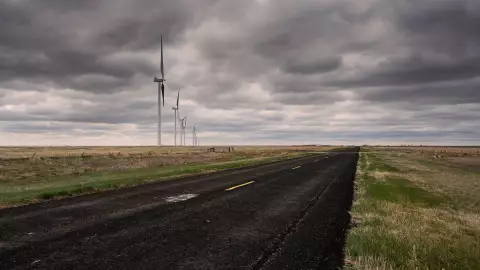 Un camino rural del Medio Oeste en Estados Unidos
