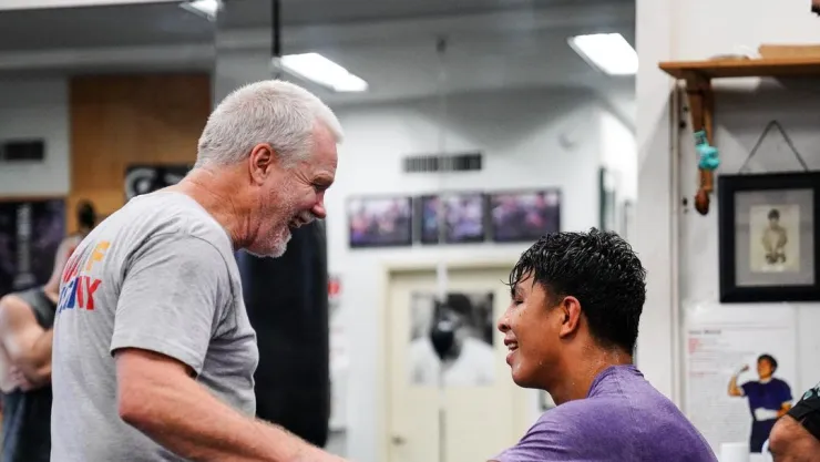 Jaime Munguía entrenador Freddie Roach