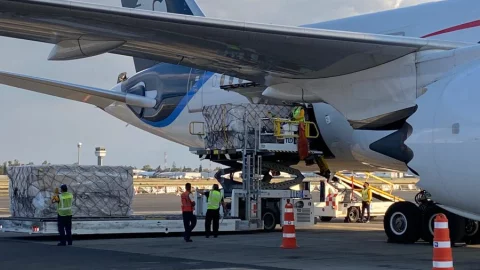 Avión insumos médicos