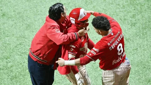 Diablos Rojos del México vencen a Tigres y avanzan en playoffs