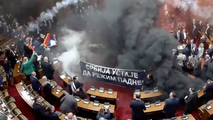 Heridos tras enfrentamiento en el Parlamento de Serbia
