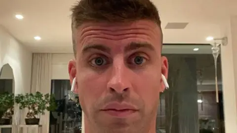 pique se limpia beso de clara chia video