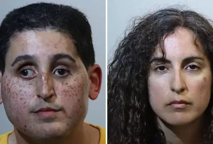 Escritora de libros infantiles y su esposo son detenidos por abusar de sus tres hijos adoptados