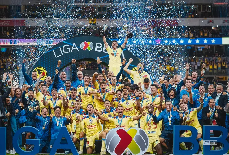 VIDEO: América se burla de Cruz Azul y canta “Andar conmigo” durante su festejo