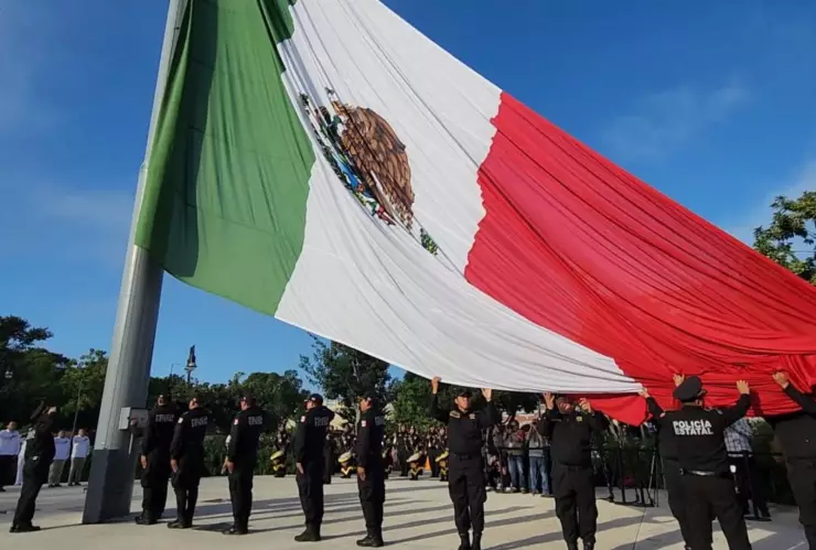 PORTADA izamiento de bandera en Mérida.jpg