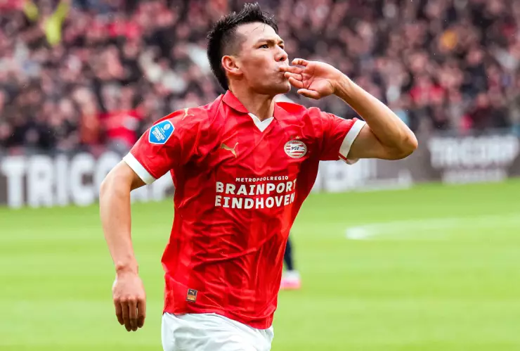 Chucky Lozano con el PSV